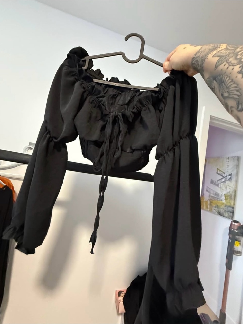 Black Ruched Long-Sleeve Crop Top - Unbranded